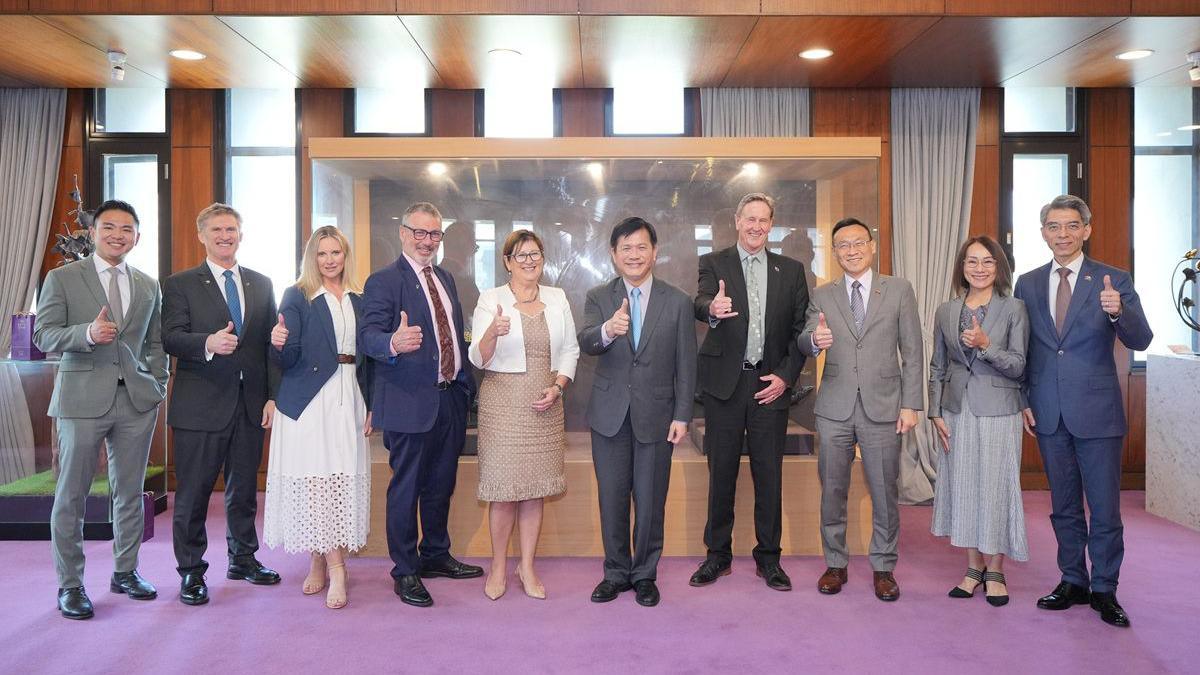 China bans four New Zealand MPs over Taiwan visit - BBC